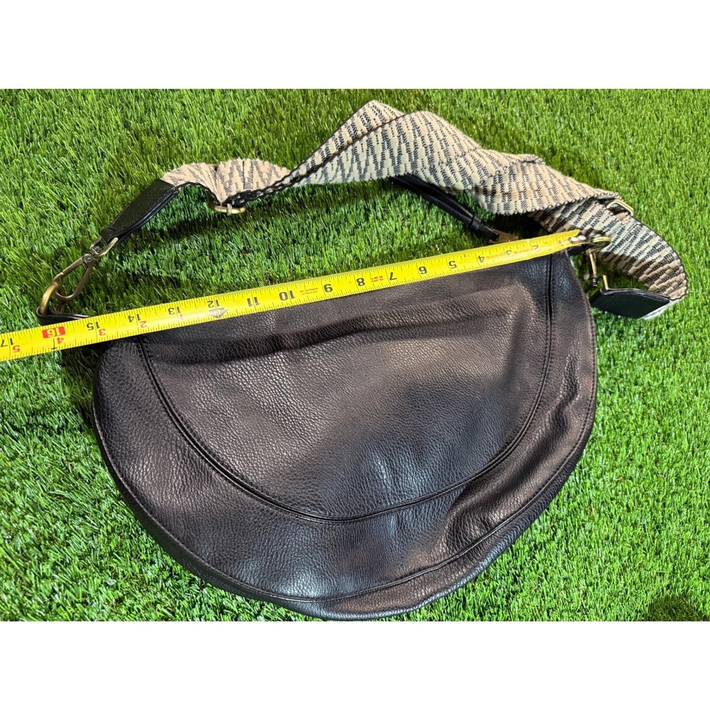 Urban Originalsโ Anthropologie Black Leather Crescent Shoulder Bag